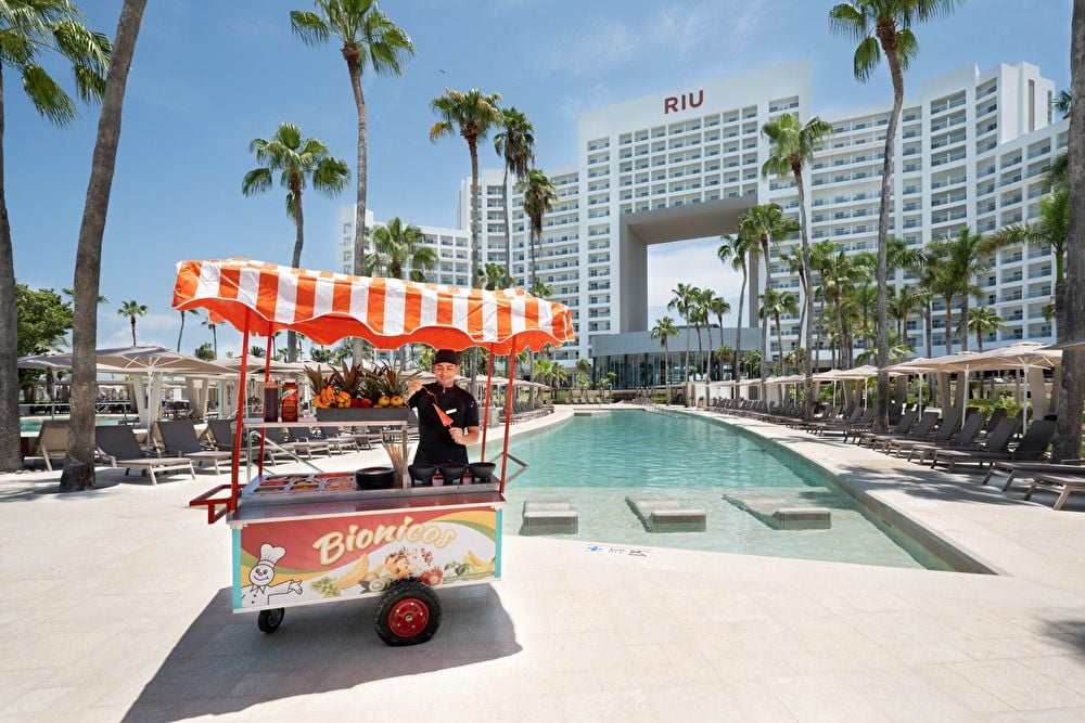 Biónicos cart at Riu Palace Peninsula